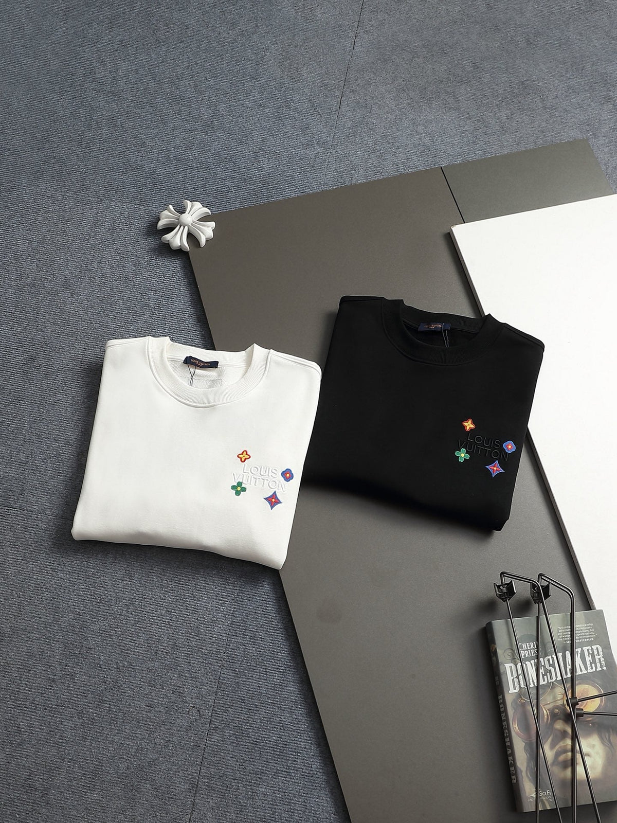 260813 New high-quality raised and recessed embroidery round-neck pullover shirt
