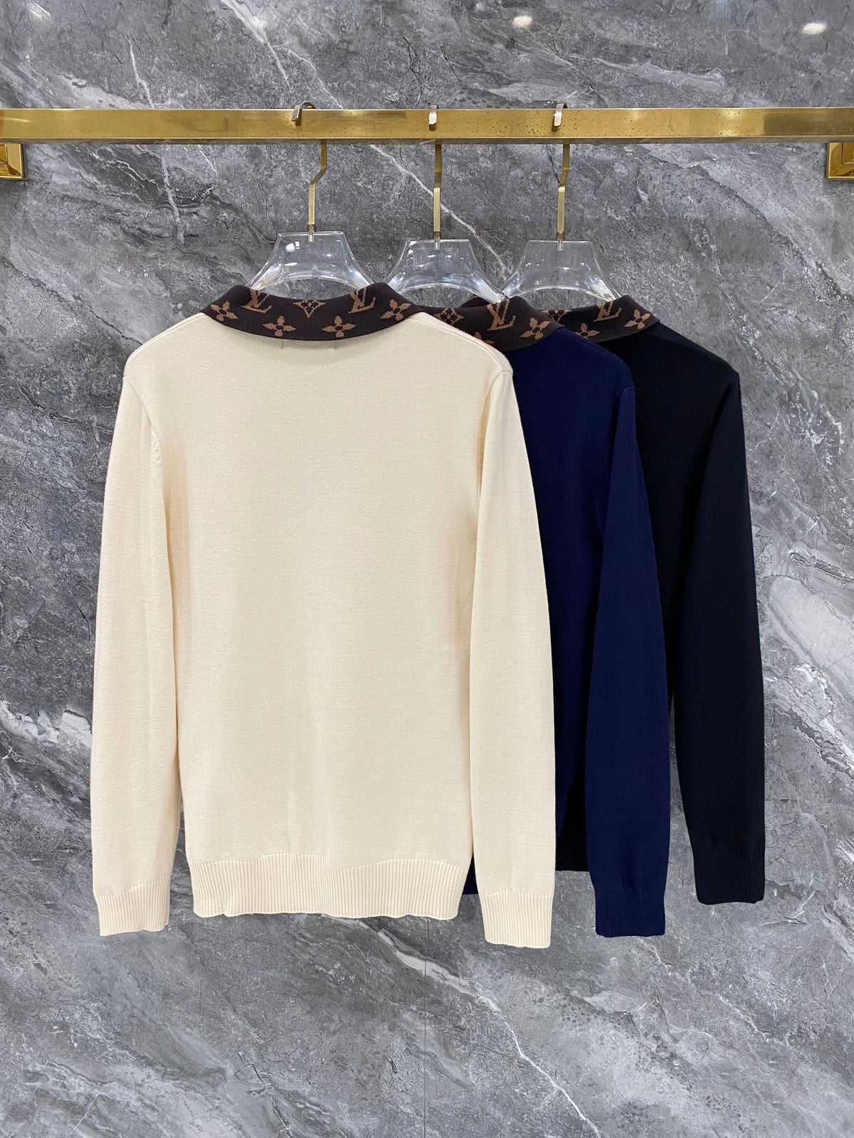 260910 New high-quality wool sweater with a chic placket design and a polo-style collar.