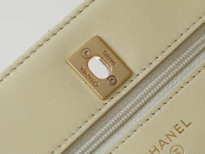 0528 Chain wallet lambskin chicken yellow