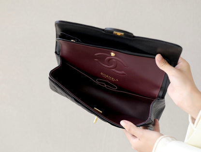 0528 Medium Classic Handbag Grained Calfskin