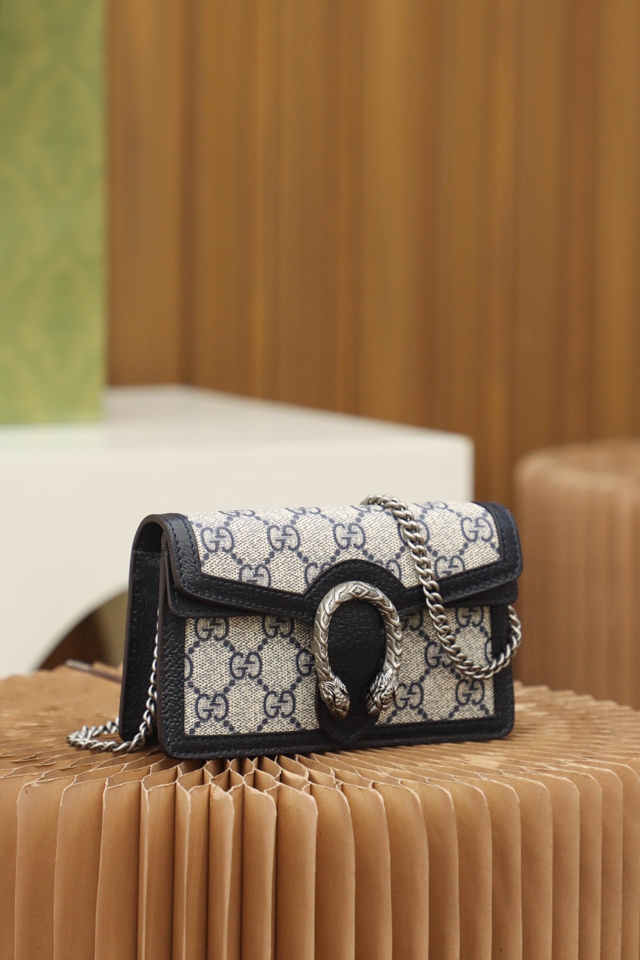 0712 Classic crossbody bag