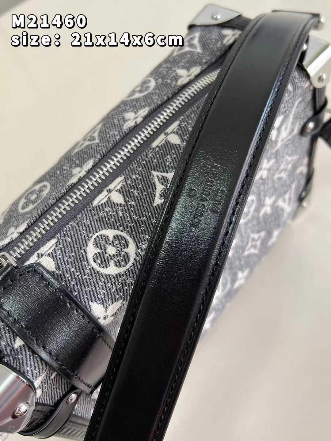 0712 Classic crossbody bag