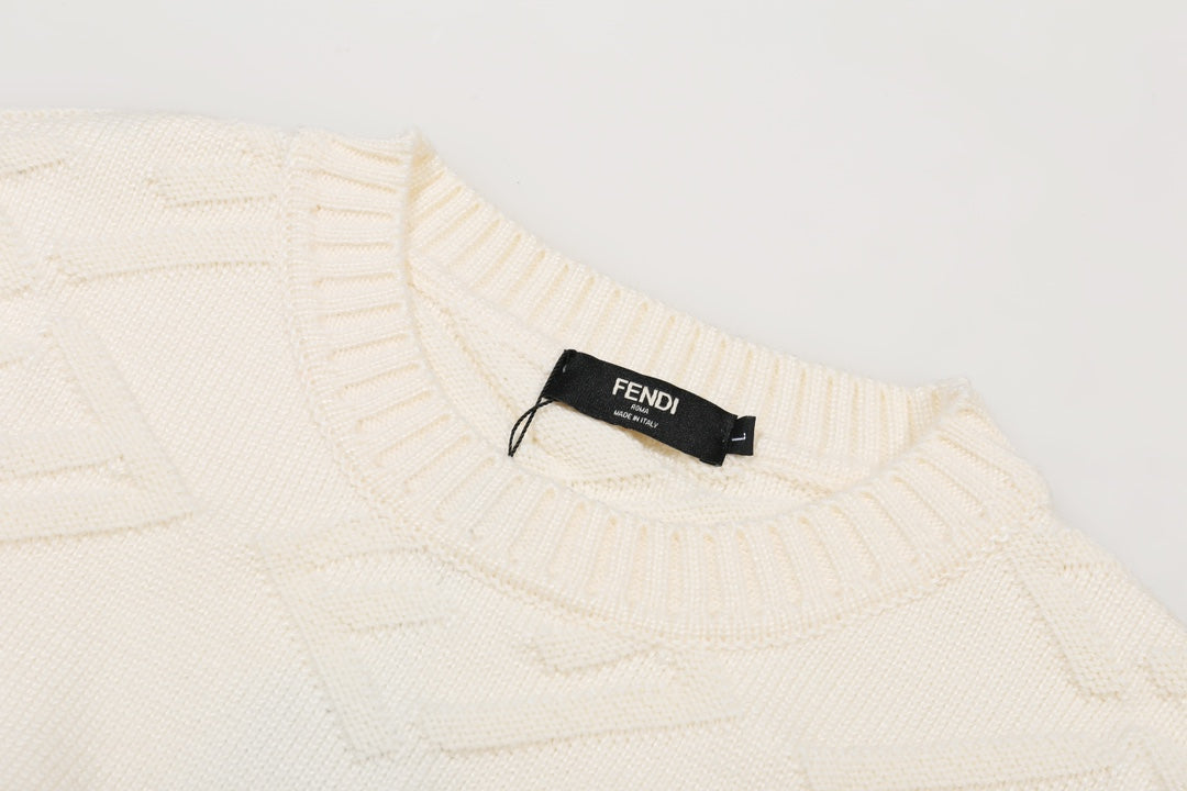 0909 Crew-neck wool knit sweater