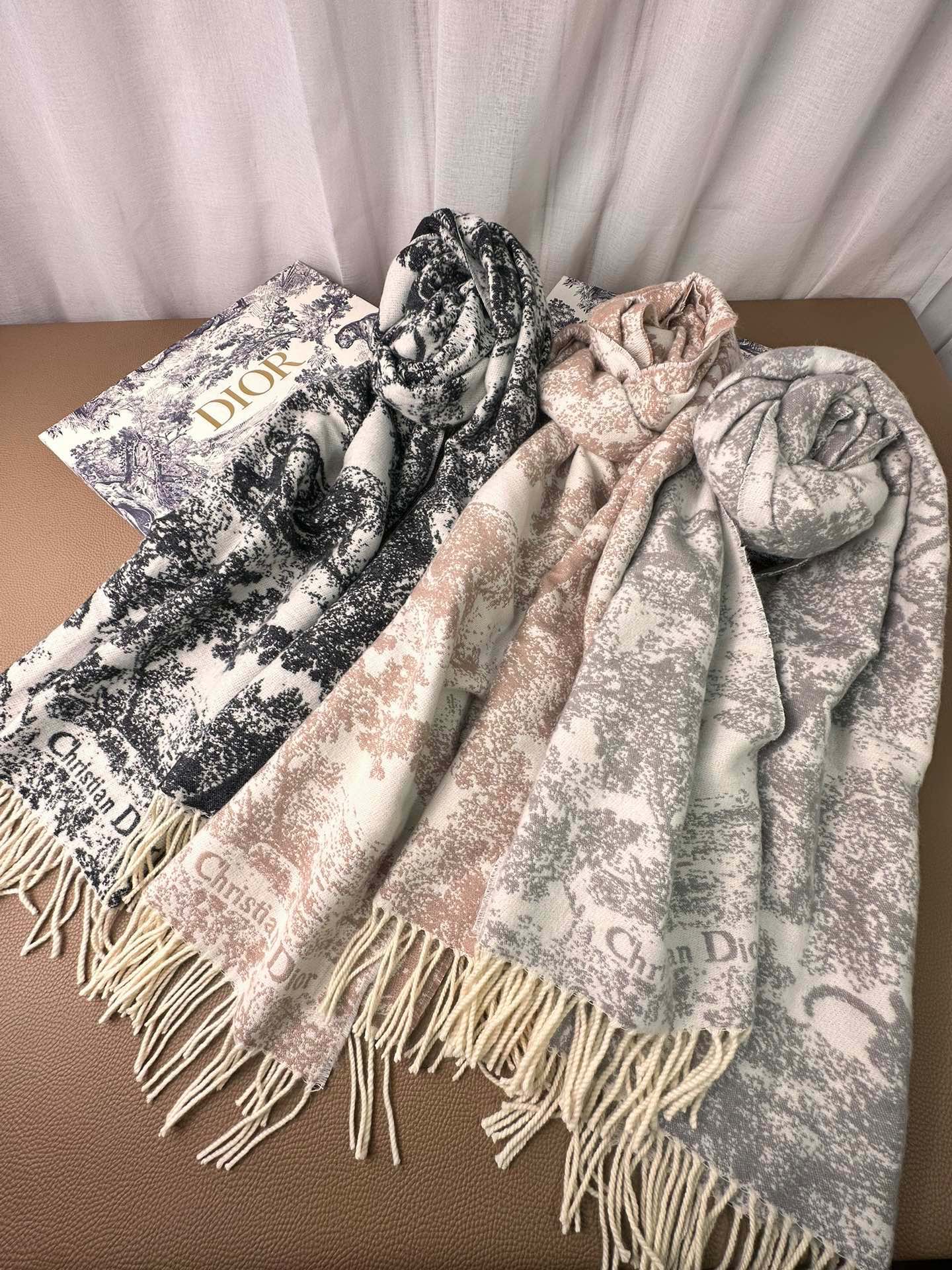 0925 Classic Soft and Comfortable Scarf