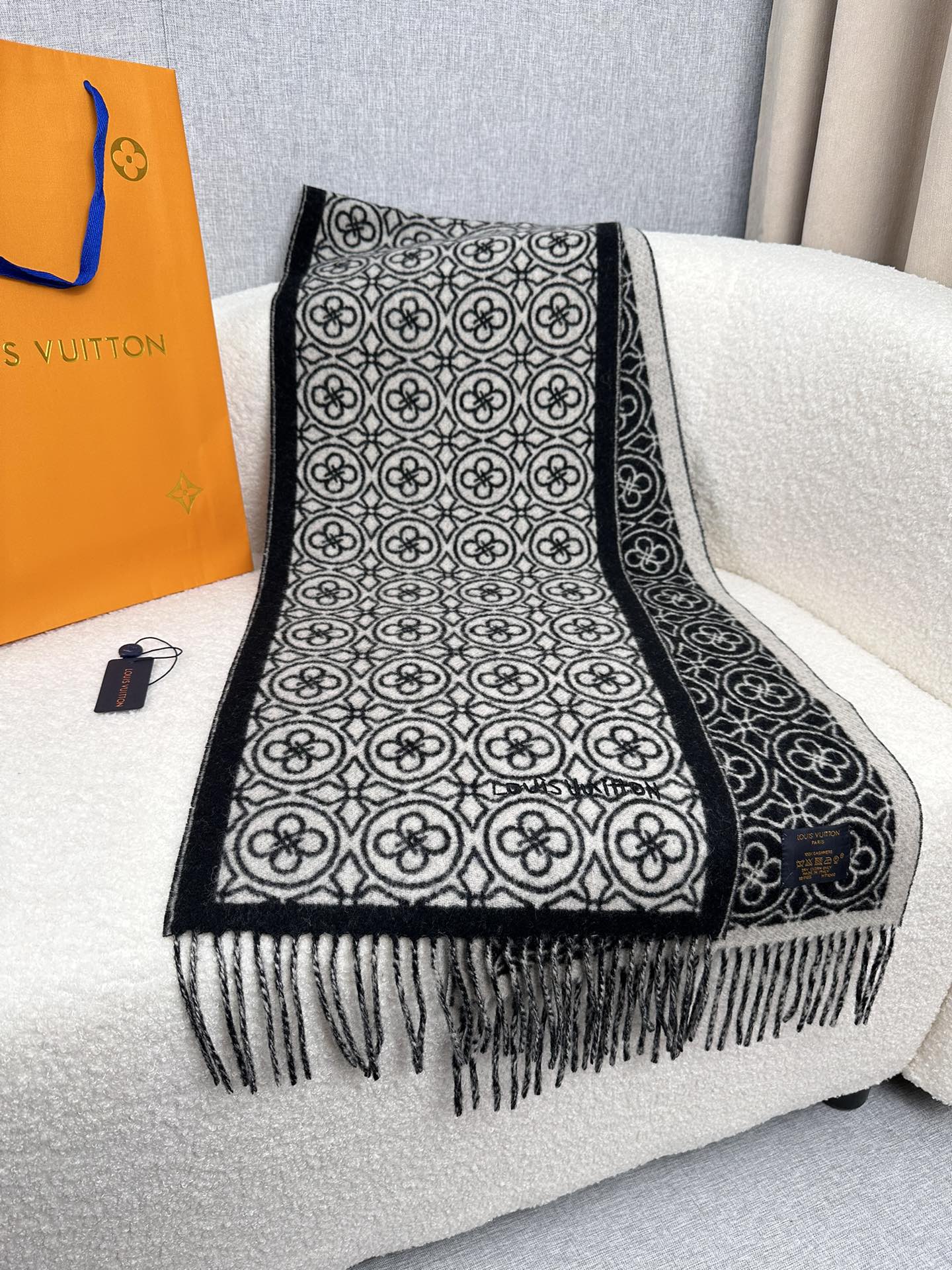 1002 Classic Soft and Comfortable Scarf