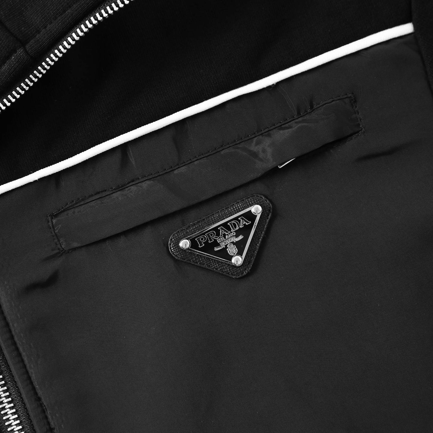 1126 New classic triangle zip-up jacket