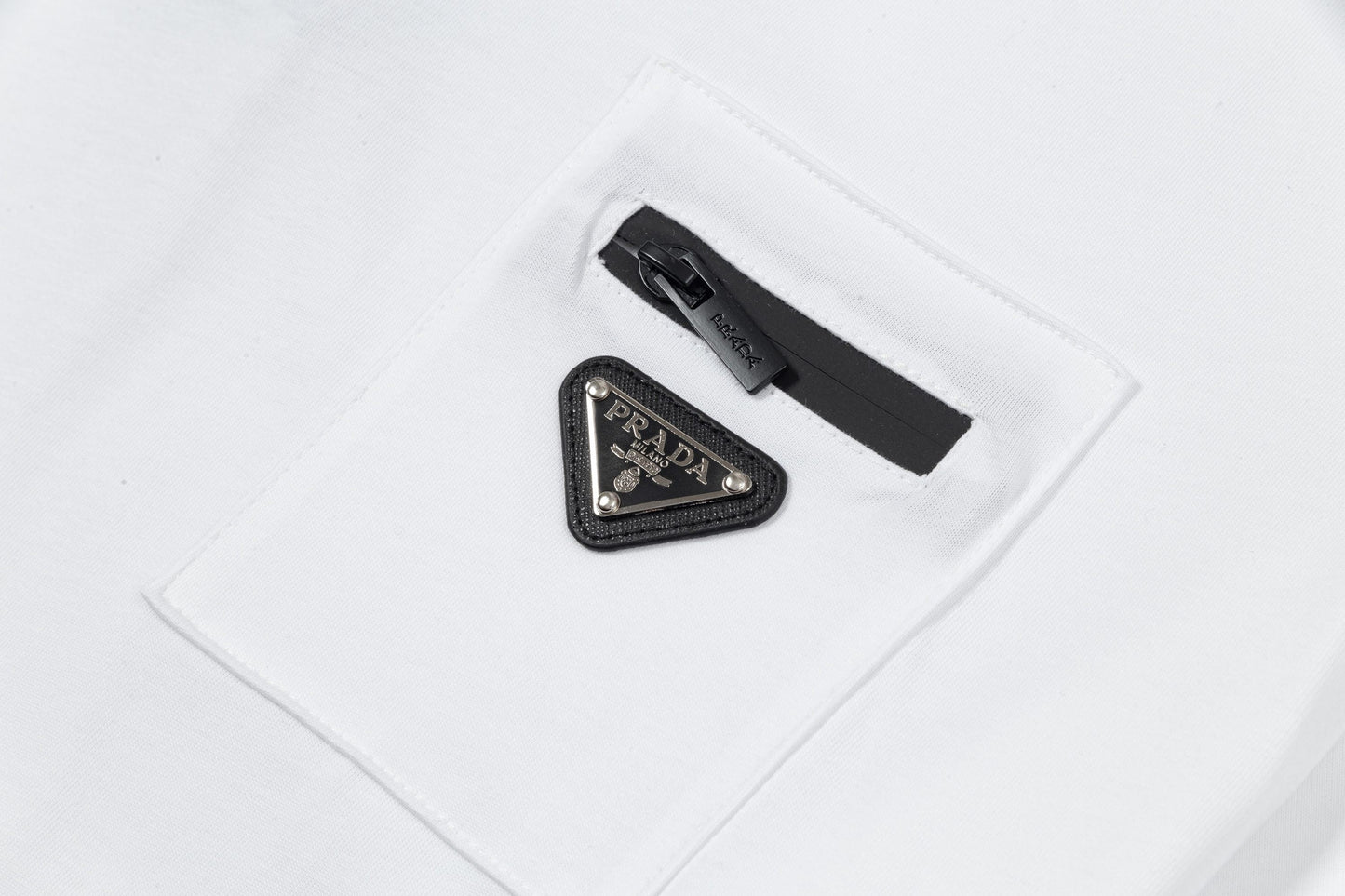 250408 New high-quality metal triangular label casual T-shirt