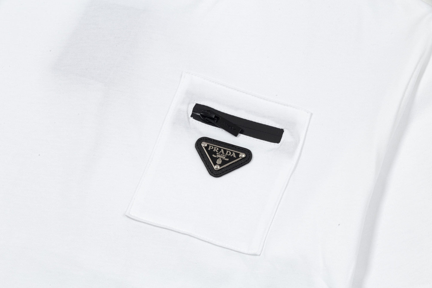 250408 New high-quality metal triangular label casual T-shirt