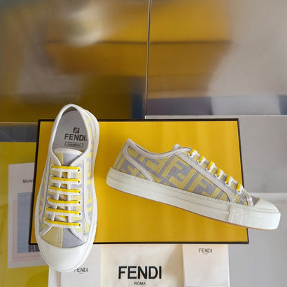 250501 New high-end and simple flat sports shoes