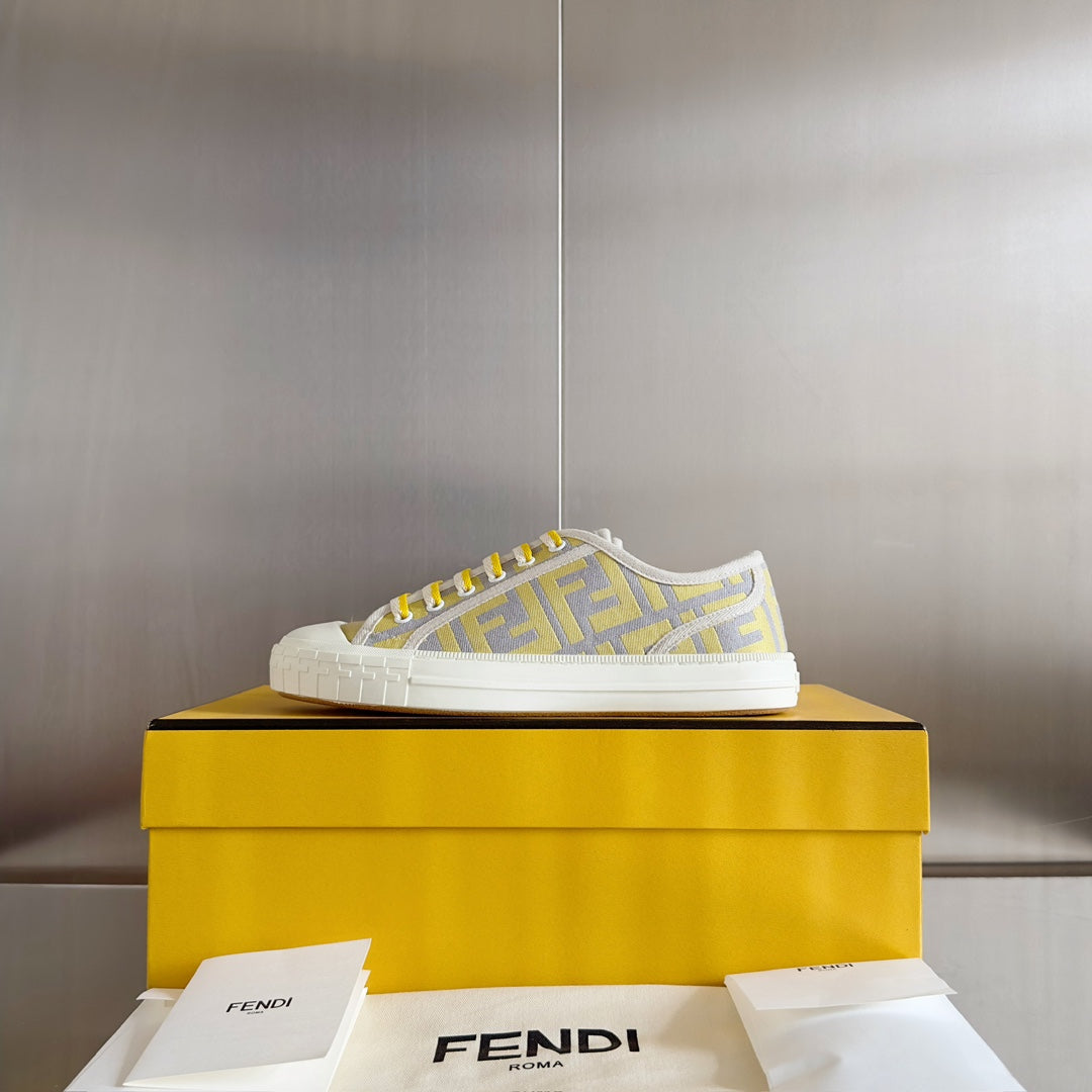 250501 New high-end and simple flat sports shoes