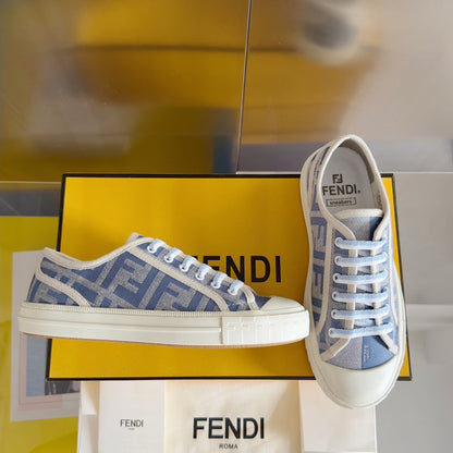 250501 New high-end and simple flat sports shoes