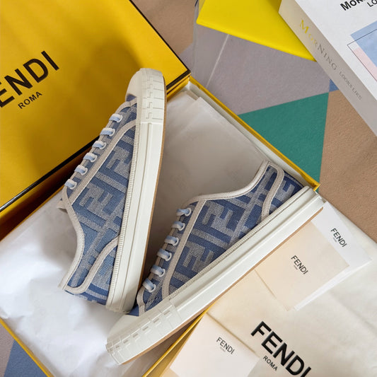 250501 New high-end and simple flat sports shoes