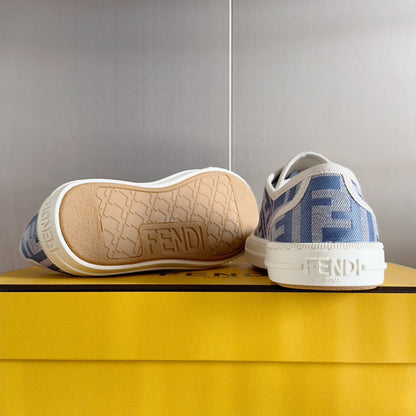 250501 New high-end and simple flat sports shoes
