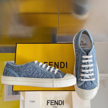 250501 New high-end and simple flat sports shoes