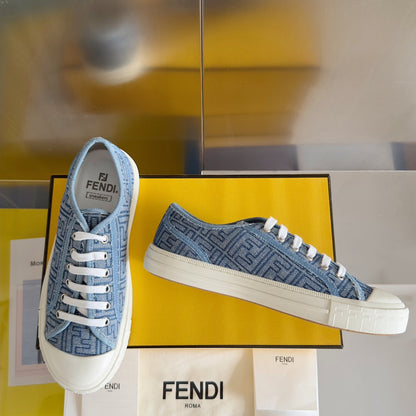 250501 New high-end and simple flat sports shoes