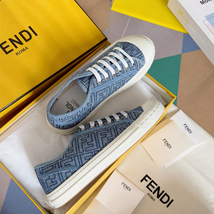 250501 New high-end and simple flat sports shoes