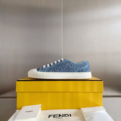 250501 New high-end and simple flat sports shoes
