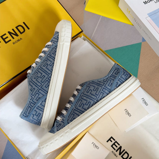 250501 New high-end and simple flat sports shoes