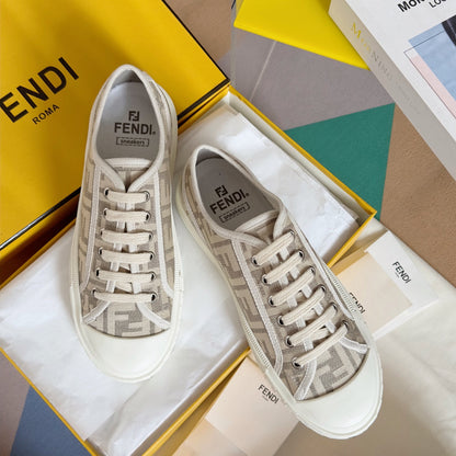 250501 New high-end and simple flat sports shoes