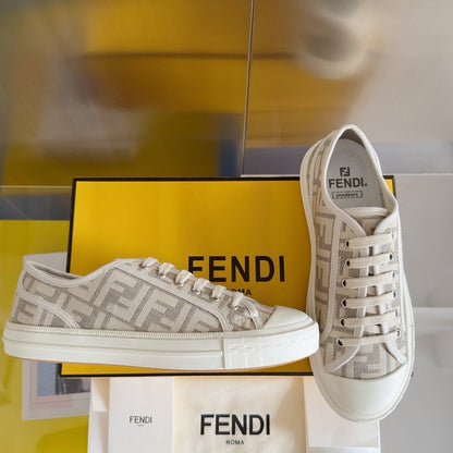 250501 New high-end and simple flat sports shoes