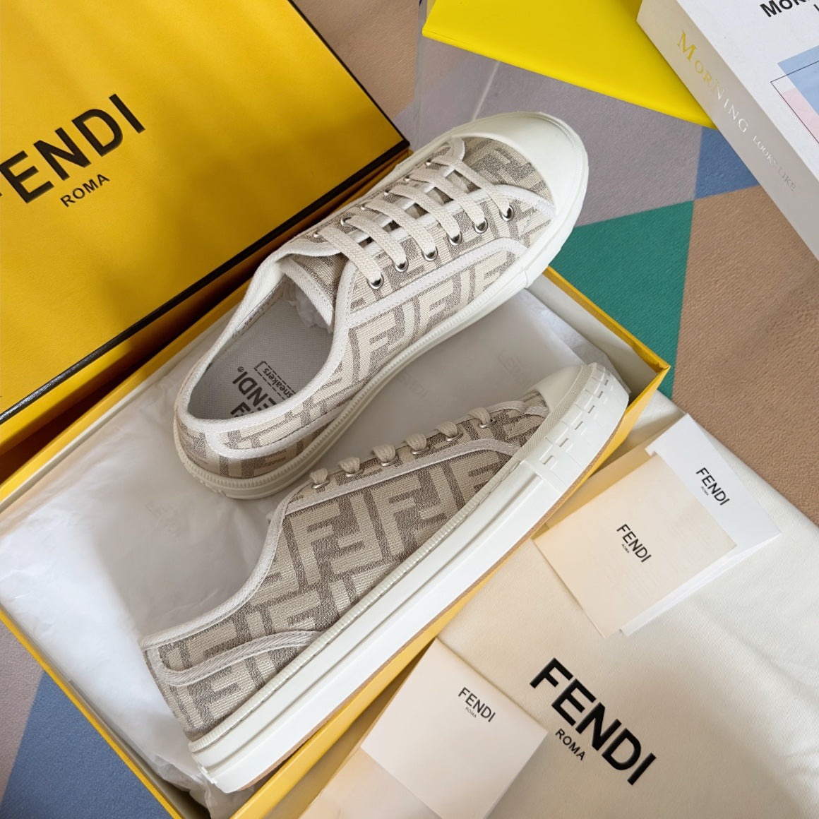 250501 New high-end and simple flat sports shoes