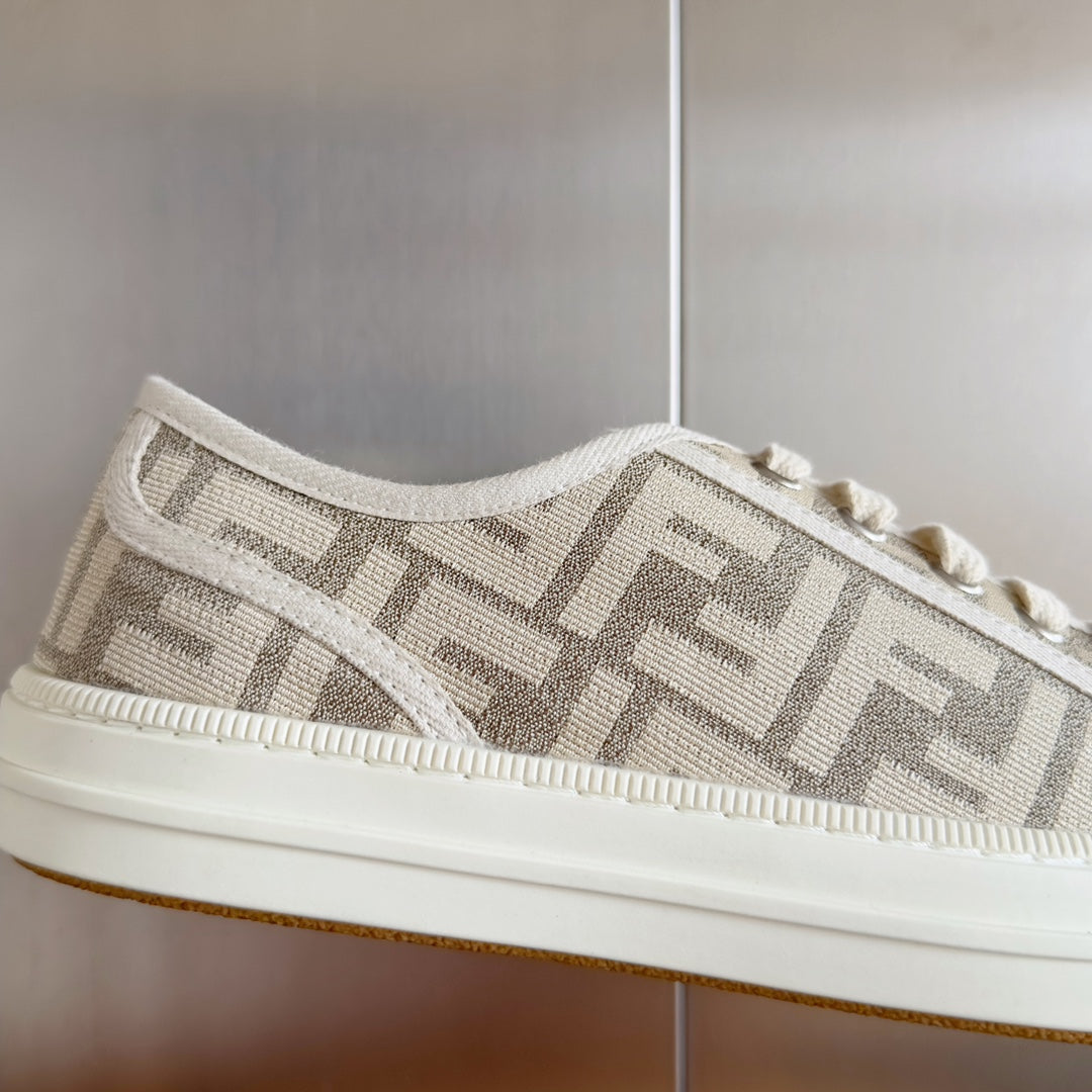 250501 New high-end and simple flat sports shoes