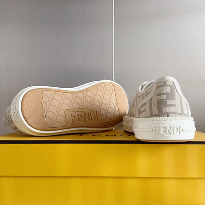 250501 New high-end and simple flat sports shoes