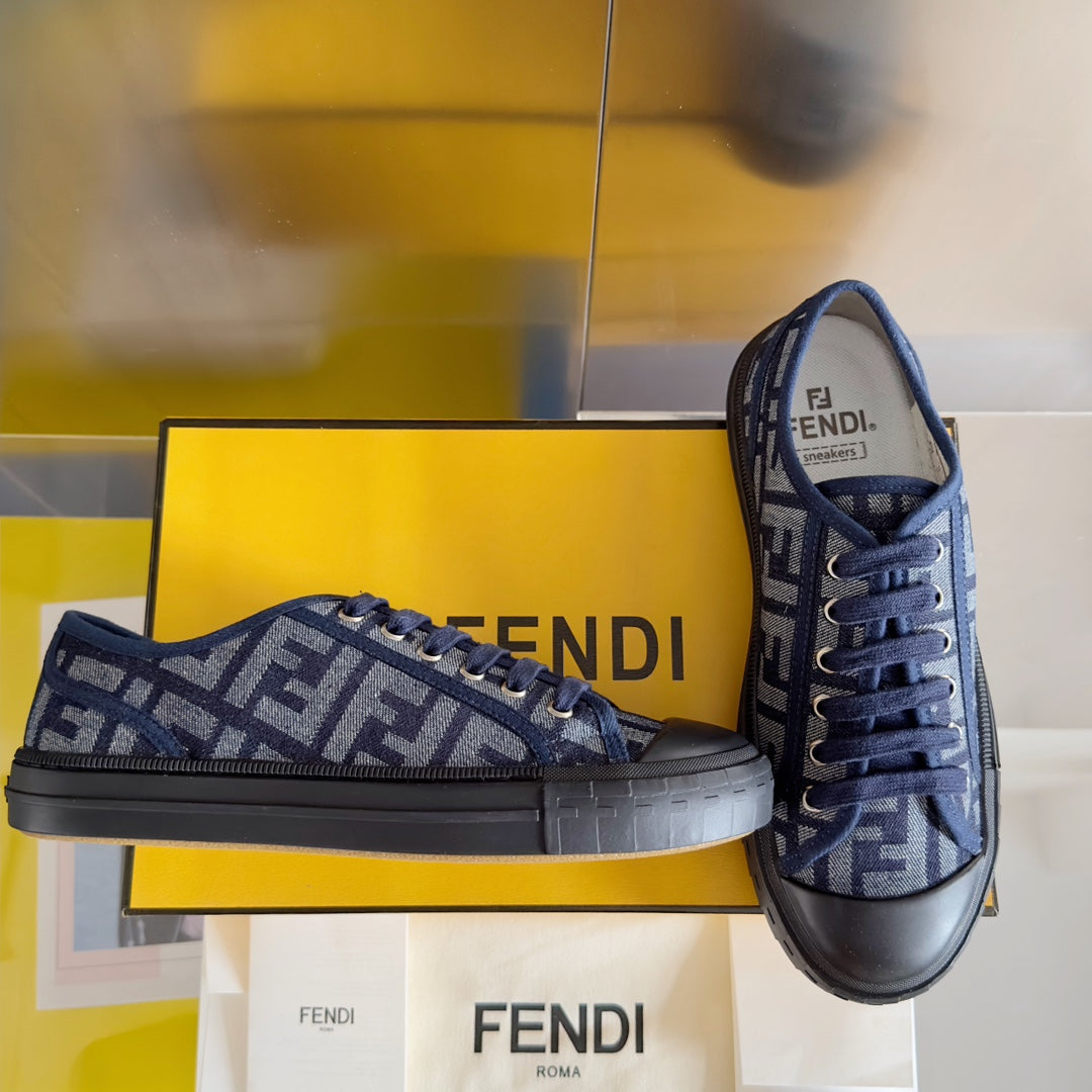 250501 New high-end and simple flat sports shoes