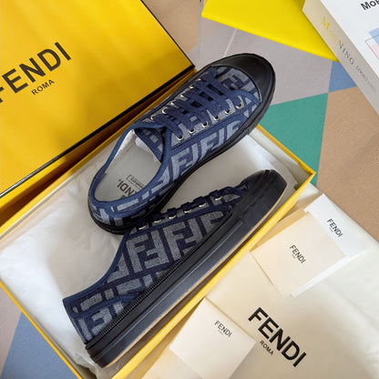 250501 New high-end and simple flat sports shoes
