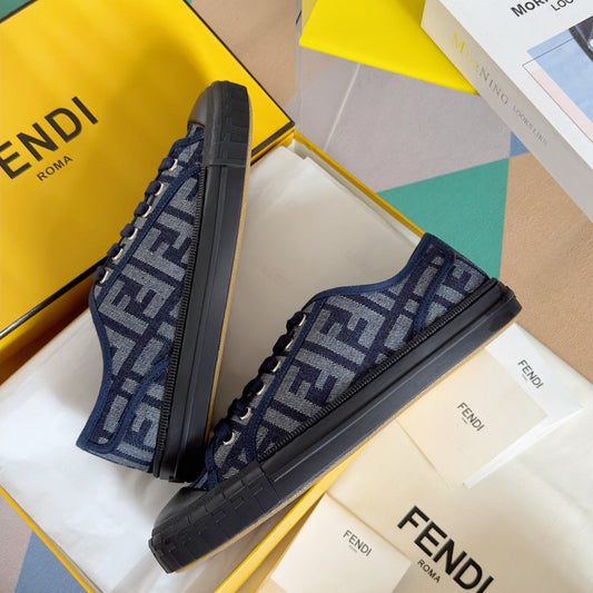 250501 New high-end and simple flat sports shoes
