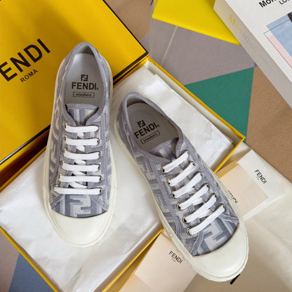 250501 New high-end and simple flat sports shoes