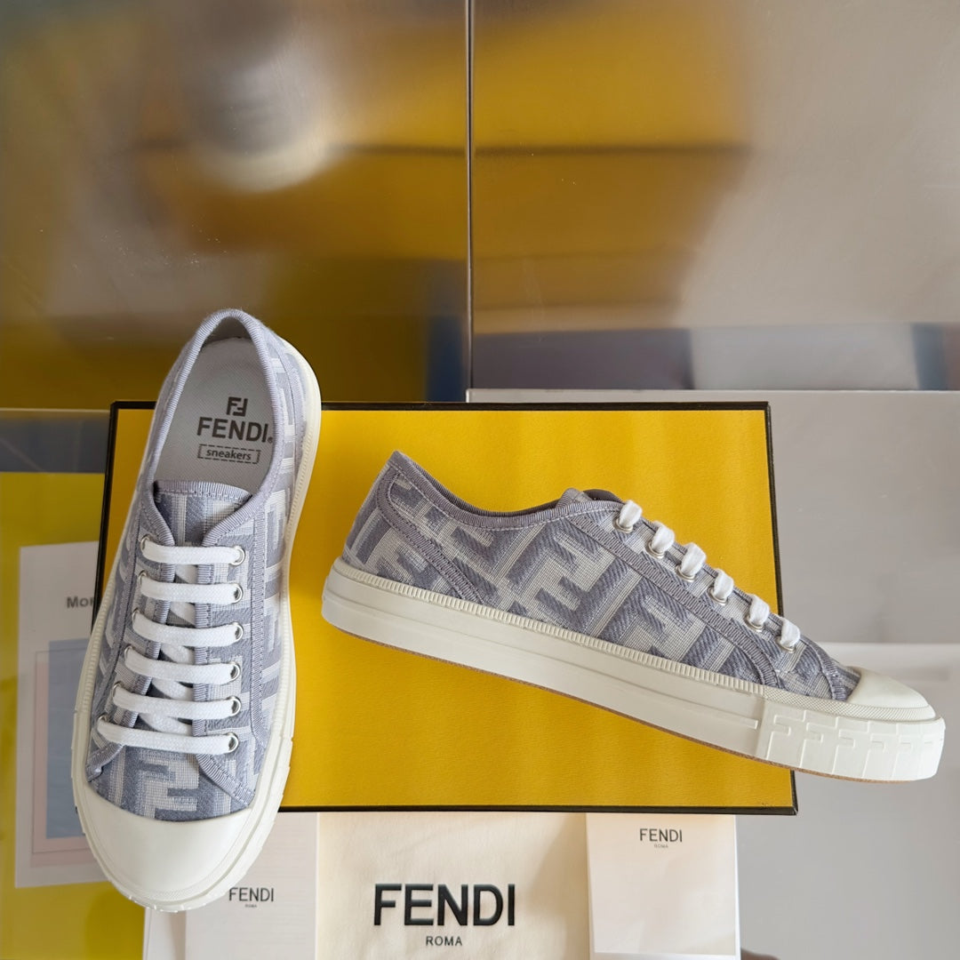 250501 New high-end and simple flat sports shoes