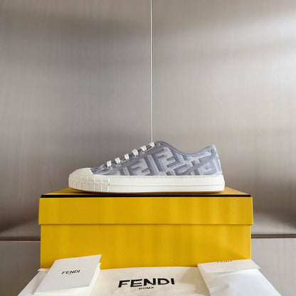 250501 New high-end and simple flat sports shoes