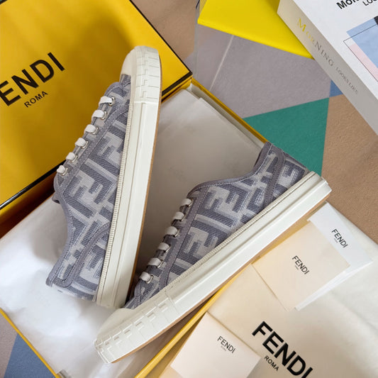 250501 New high-end and simple flat sports shoes