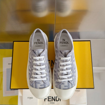 250501 New high-end and simple flat sports shoes