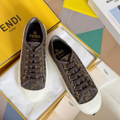 250501 New high-end and simple flat sports shoes