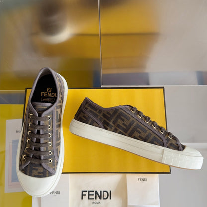 250501 New high-end and simple flat sports shoes