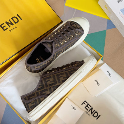 250501 New high-end and simple flat sports shoes