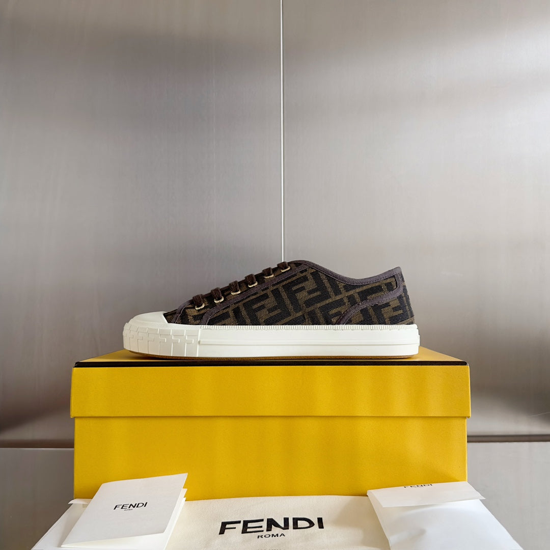 250501 New high-end and simple flat sports shoes