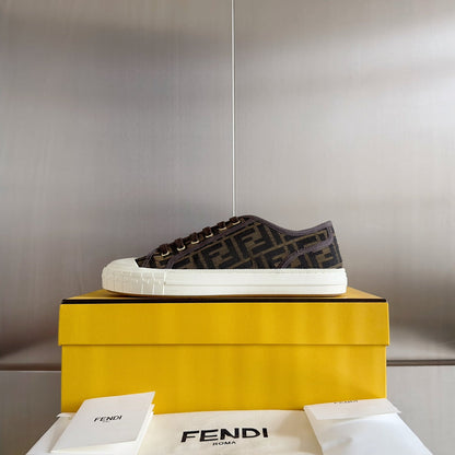 250501 New high-end and simple flat sports shoes