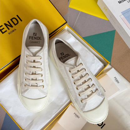250501 New high-end and simple flat sports shoes
