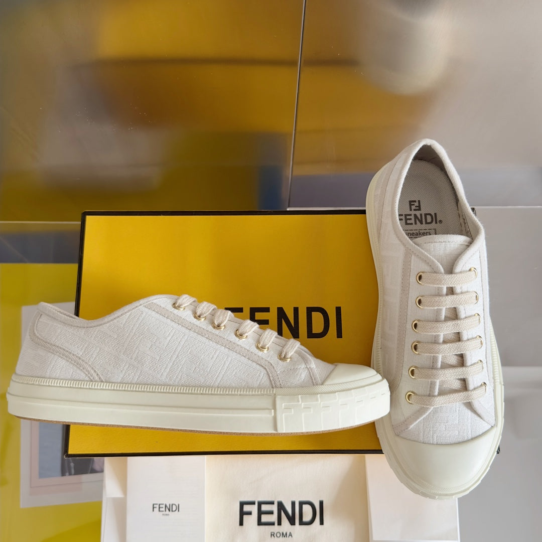 250501 New high-end and simple flat sports shoes