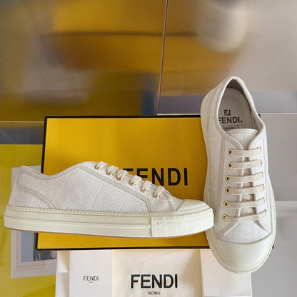 250501 New high-end and simple flat sports shoes