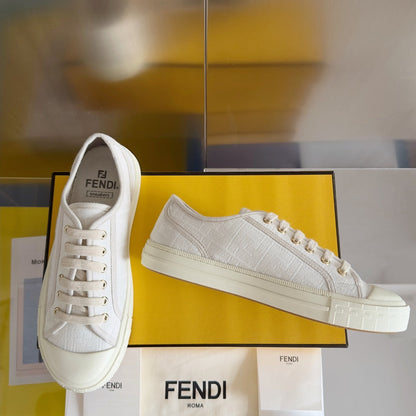 250501 New high-end and simple flat sports shoes
