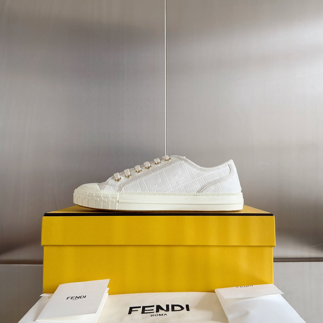 250501 New high-end and simple flat sports shoes