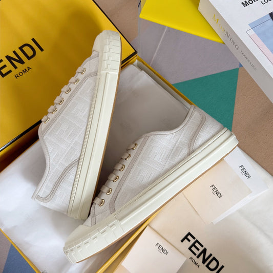 250501 New high-end and simple flat sports shoes