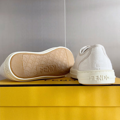 250501 New high-end and simple flat sports shoes