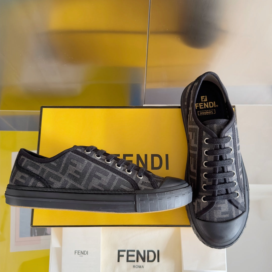 250501 New high-end and simple flat sports shoes