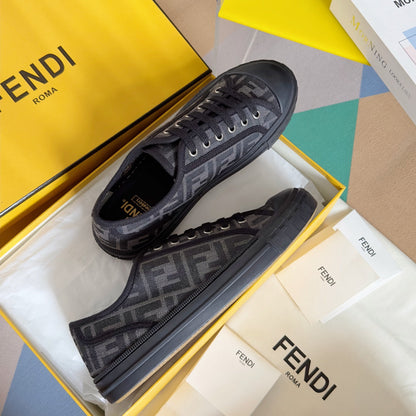 250501 New high-end and simple flat sports shoes