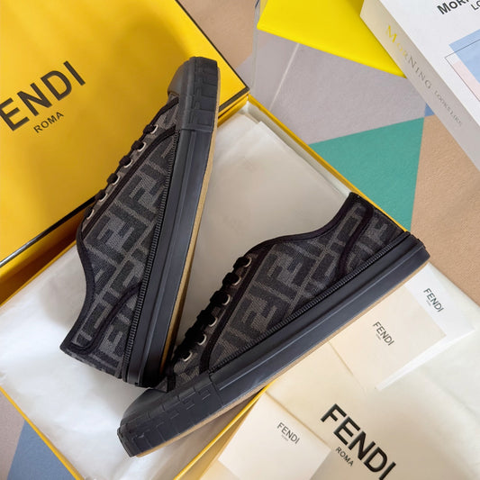 250501 New high-end and simple flat sports shoes